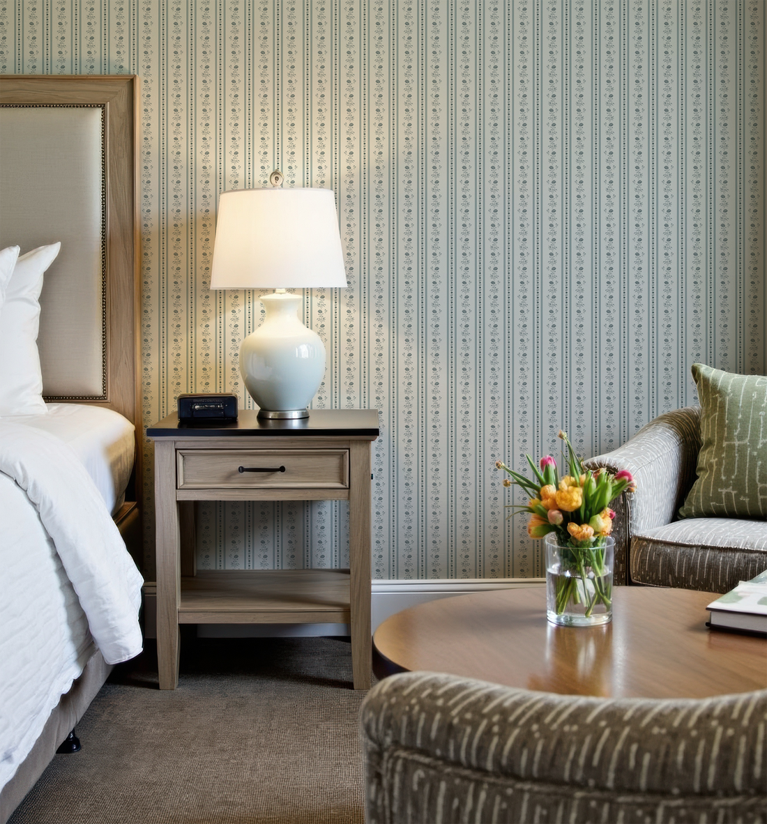 Vertical vs Horizontal Striped Wallpaper: Which Way Should Stripes Go?